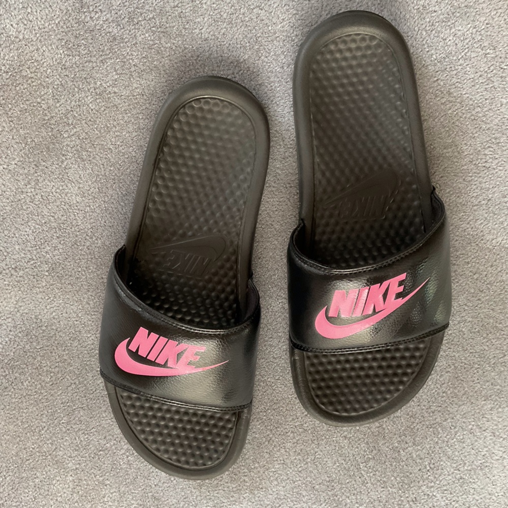 NIKE Benassi JDI Slides Sandals Women's 9– Black & Vivid Pink Swoosh